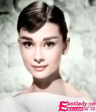 6個(gè)訣竅打造赫本式純真妝容