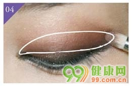 畫韓國煙熏妝的步驟圖解