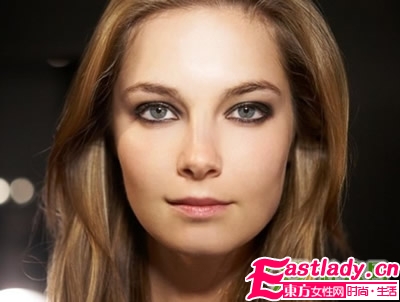 美寶蓮煙熏妝怎么畫