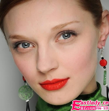 紅唇媚眼復(fù)古妝