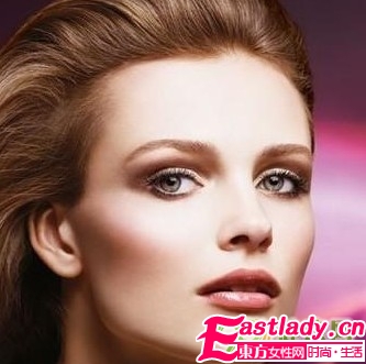 讓丑女變美女的化妝技巧