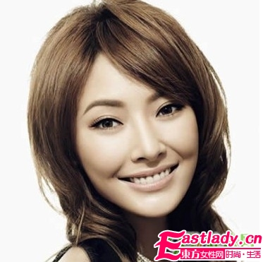 清純少女的裸妝魅力