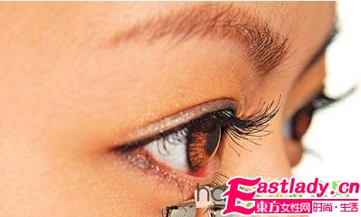巧妙使用睫毛膏 增加眼妝魅力