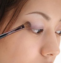 畫龍點(diǎn)睛  教你巧選眼影刷