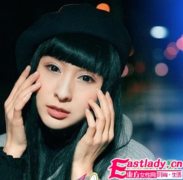 清純少女的裸妝魅力