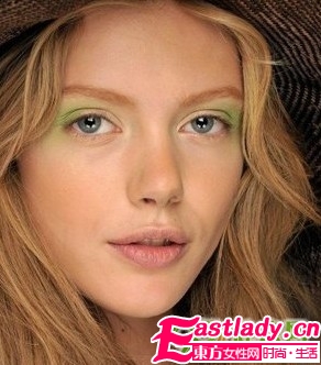 2011年夏季流行的煙熏眼妝