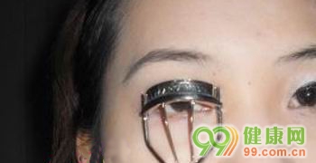 黃臉婆巧妙妝容變身美麗輕熟女