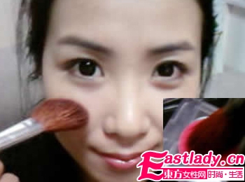 網(wǎng)友曬約會(huì)無(wú)暇甜美妝容步驟圖