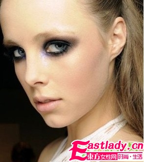 2011年夏季流行的煙熏眼妝