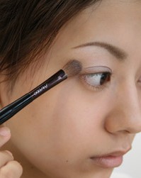  畫龍點睛  教你巧選眼影刷