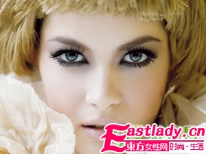 如何打造春夏銀灰色系煙熏妝