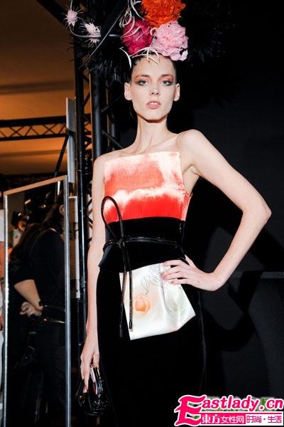 阿瑪尼高級(jí)秀場(chǎng) 優(yōu)雅煙熏妝