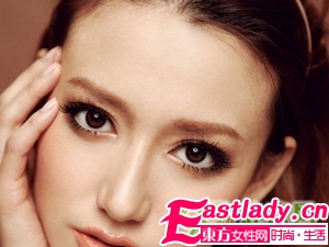 如何用金棕?zé)熝堇[迷離感妝