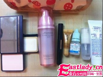 網(wǎng)友爆韓國美女同事的化妝包
