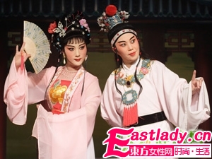 如何化色彩豐富的戲劇舞臺妝