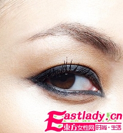 性感煙熏眼妝的技巧步驟圖解