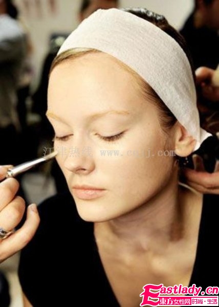 化妝時(shí)最常見的5個(gè)難題