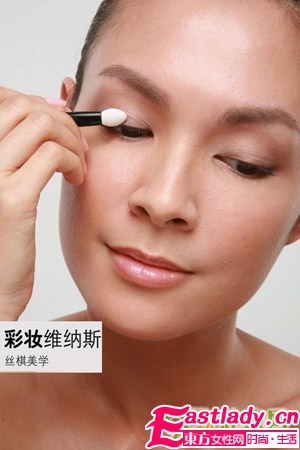 懶美人最愛(ài)的單色眼影立體畫(huà)法