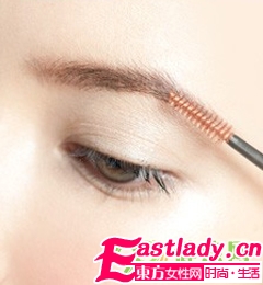 性感煙熏眼妝的技巧步驟圖解