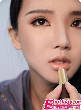 奇 看路人顏如何變美女 裸妝教學