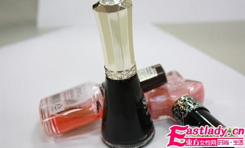 時(shí)尚爆裂美甲正流行 美甲步驟