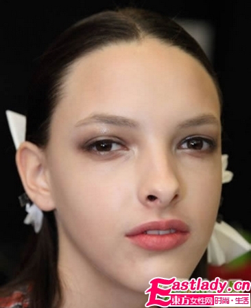 2012東京春夏時(shí)裝周 T臺彩妝