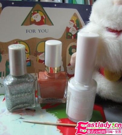 用牙簽DIY彩繪雪花美甲