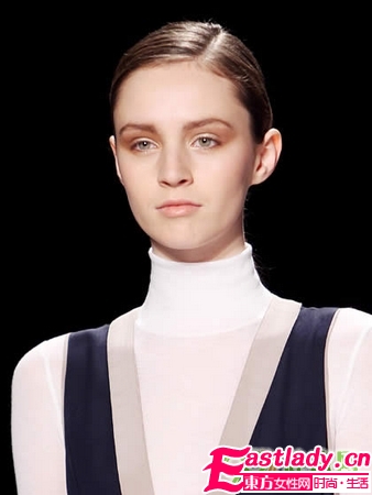 2011秋冬T臺最熱金色妝容