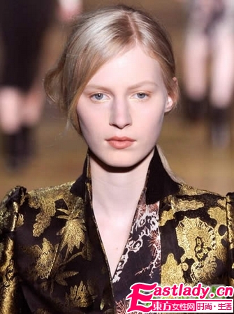 2011秋冬T臺最熱金色妝容