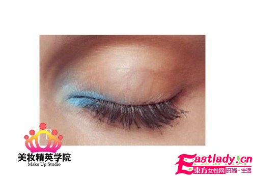 藍(lán)色妝容大解密 做個迷人 藍(lán)精靈