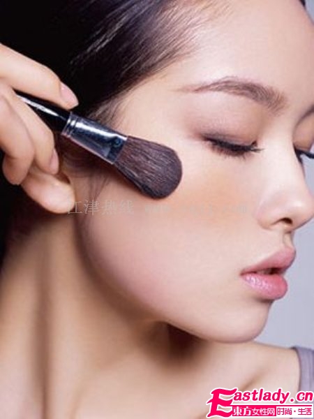 輕薄裸妝怎么畫