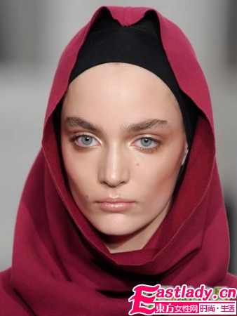 2011秋冬T臺最熱金色妝容