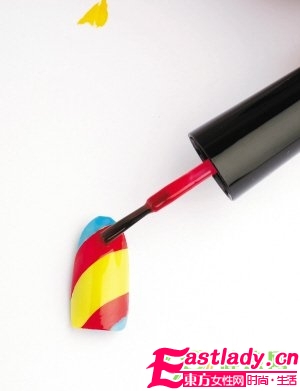 教你DIY夏日絢麗花色指甲