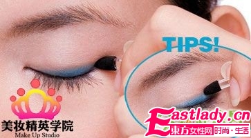 藍色妝容大解密 做個迷人 藍精靈