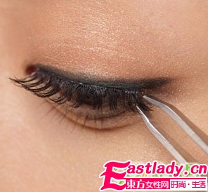 深邃媚眼 煙熏妝打造步驟圖解