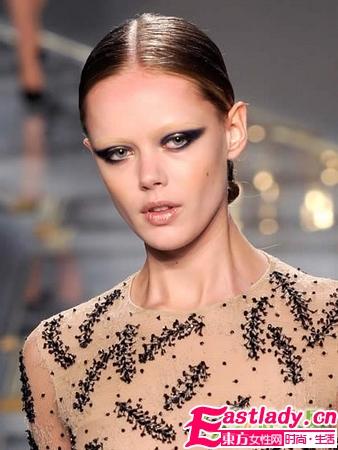 2011秋冬T臺最熱金色妝容
