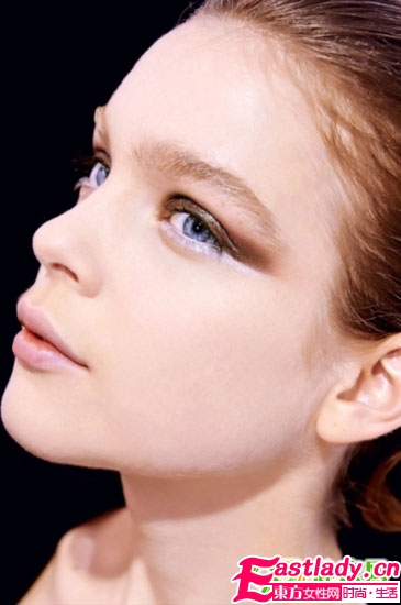 裸妝關(guān)鍵 掌握完美底妝的訣竅