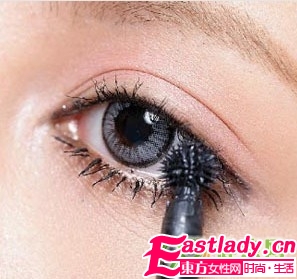 深邃媚眼 煙熏妝打造步驟圖解