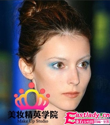 藍色妝容大解密 做個迷人 藍精靈