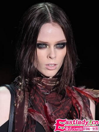 2011秋冬T臺最熱金色妝容