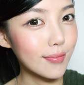 用口紅畫出自然好看腮紅