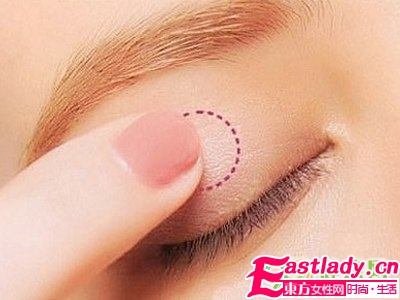 簡(jiǎn)單6步眼妝畫(huà)法 讓你瞬間變身混血美人
