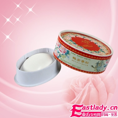 女性化妝時不要過多使用香粉