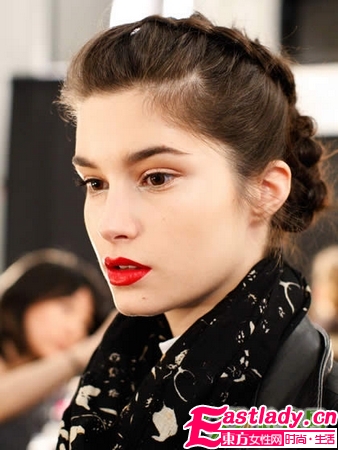 推薦10款閃耀的圣誕妝容