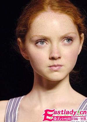 秋季最新時尚清雅裸妝步驟圖解