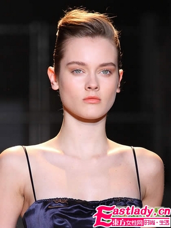 推薦10款閃耀的圣誕妝容