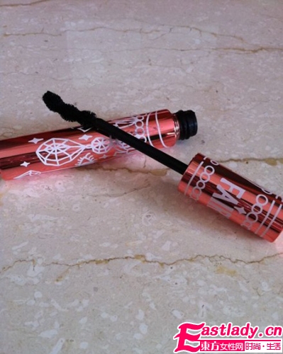 美妝達(dá)人吳佩慈裝扮臺(tái)揭秘 女星化裝容貌綽約多姿