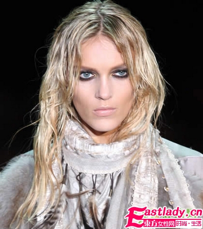 推薦10款閃耀的圣誕妝容