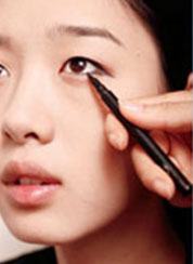 眼線來(lái)幫忙 打造楚楚可憐灰姑娘