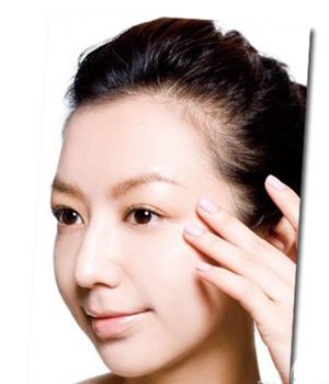 白領(lǐng)上班族簡(jiǎn)單4步搞定上班妝